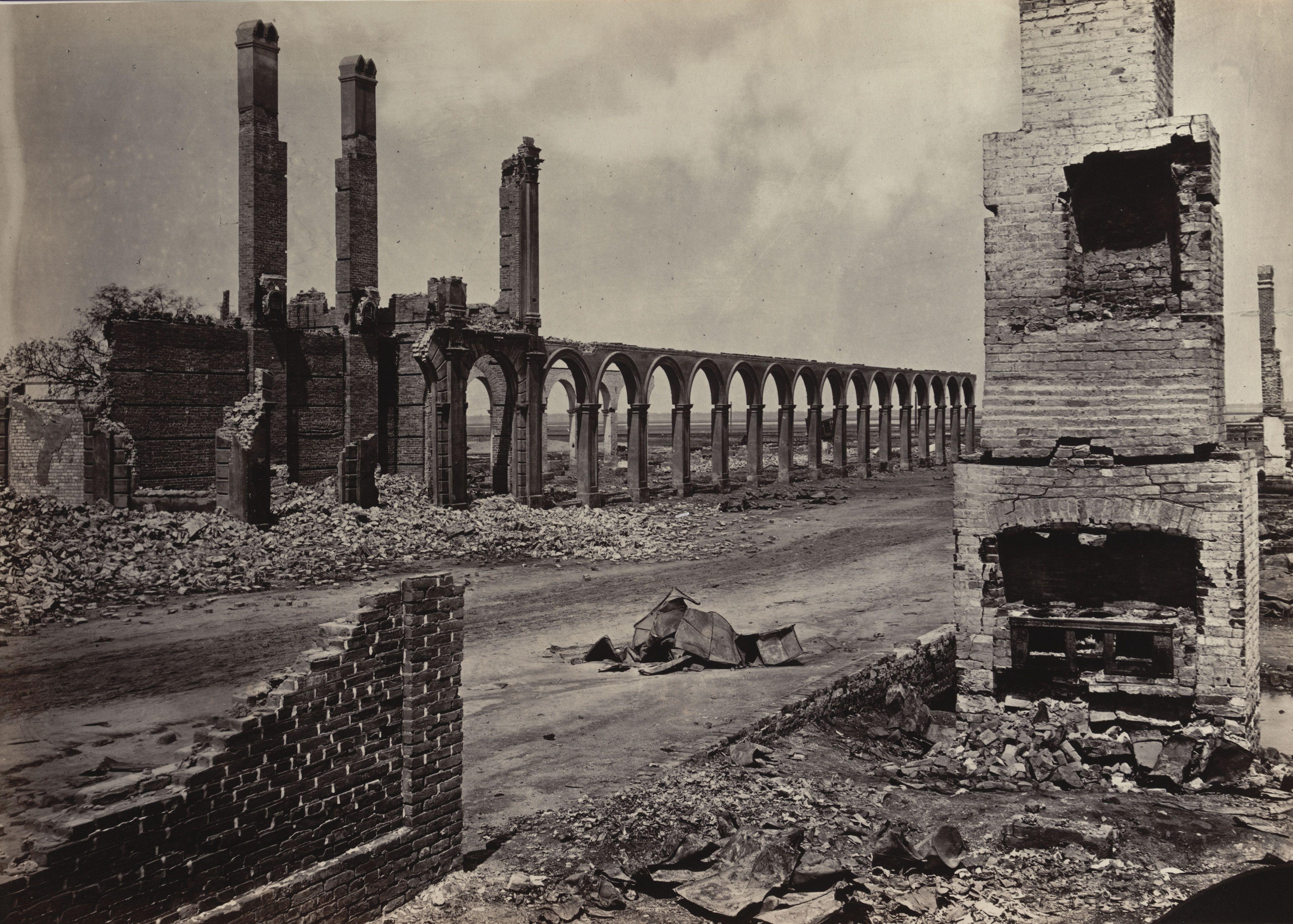 Ruinas De Rr Depot Charleston De Album Photographic Views De Shermans Campaign Barnard — George Barnard